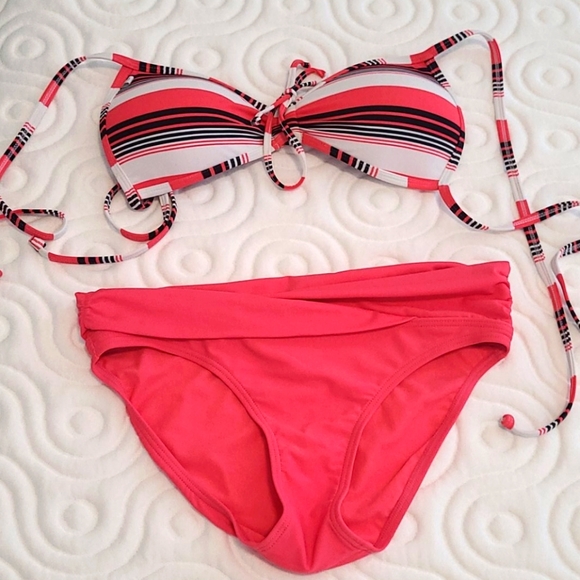 Bikini - Picture 1 of 3